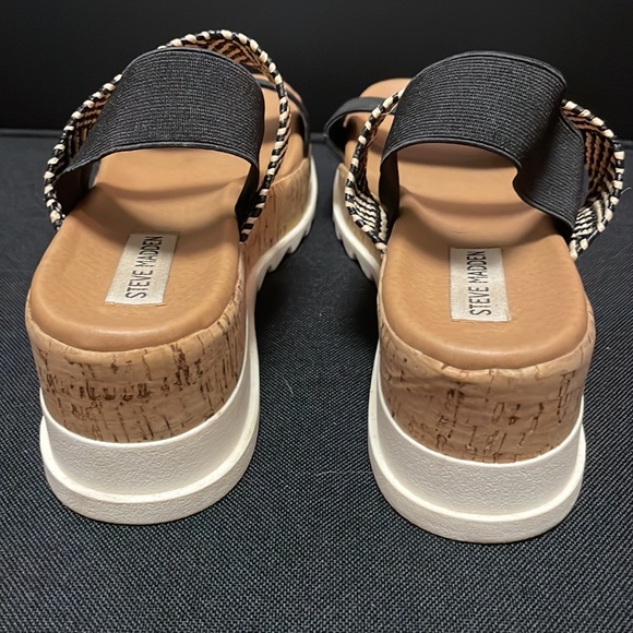 Steve Madden off white and black shoes with strap size 8 - Picture 4 of 5